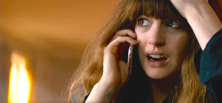 colossal-2016-anne-hathaway